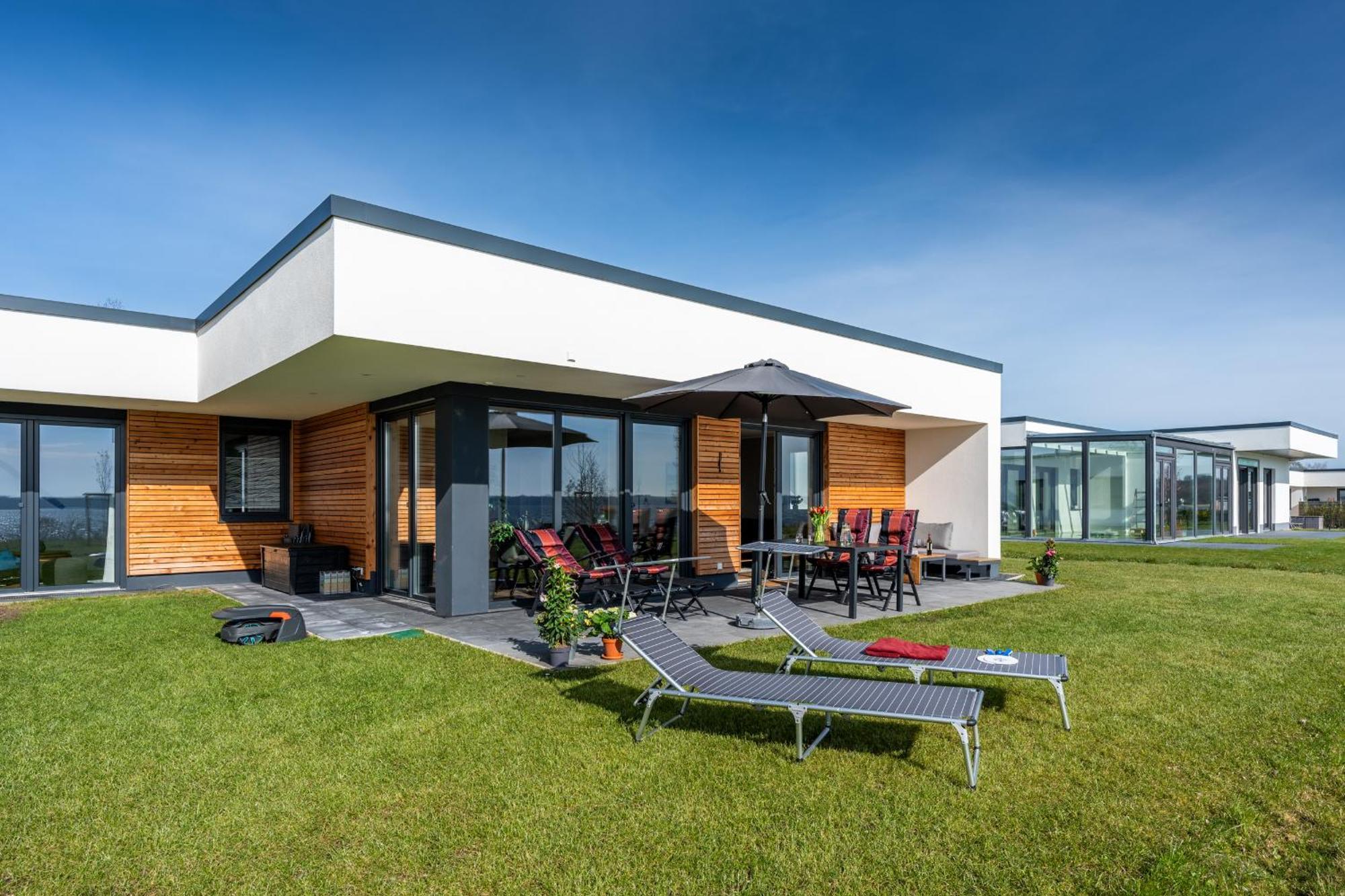 Hangar 19 Luxusbungalow Am See H8 Schwerin  Exteriör bild