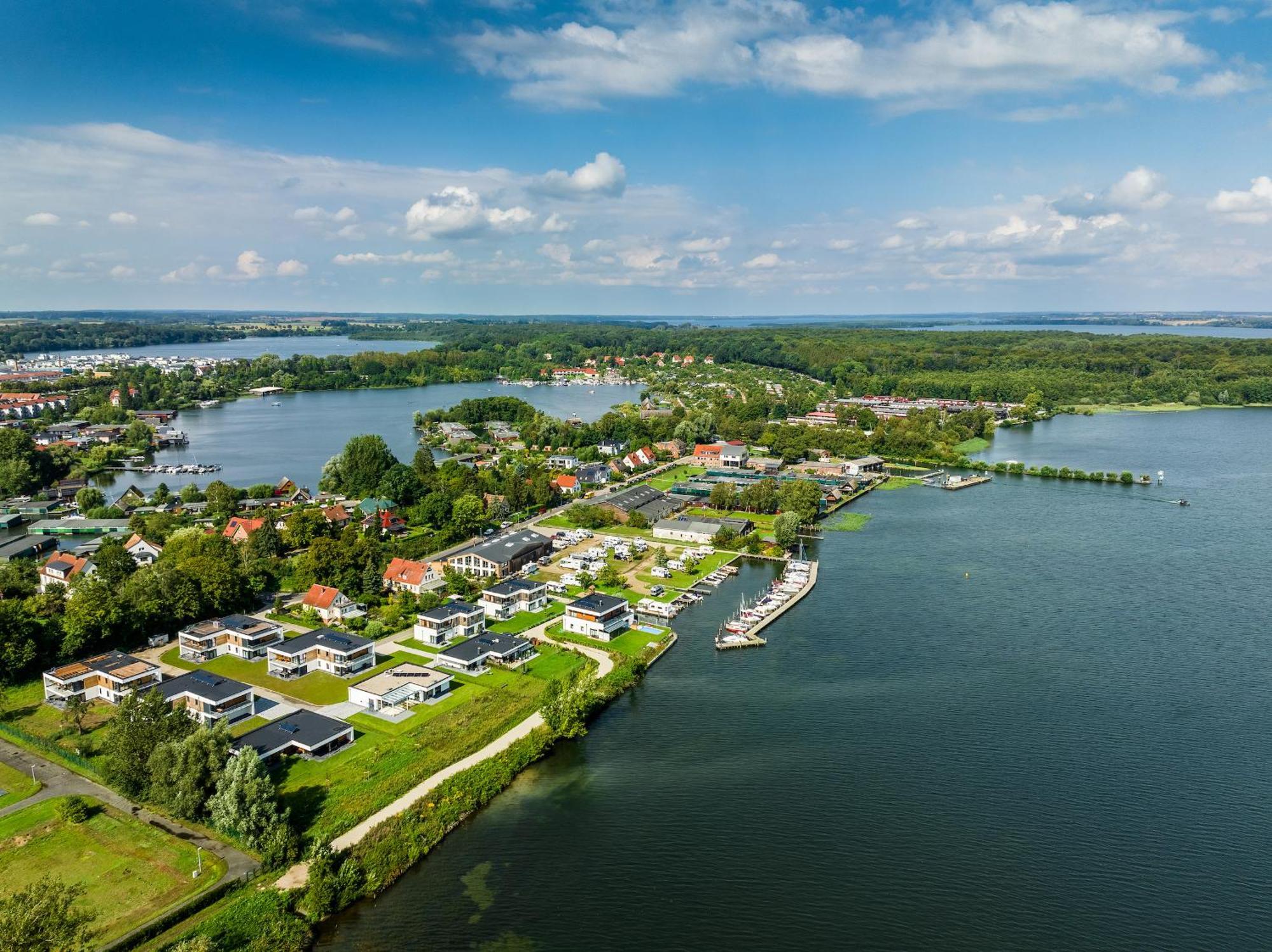 Hangar 19 Luxusbungalow Am See H8 Schwerin  Exteriör bild